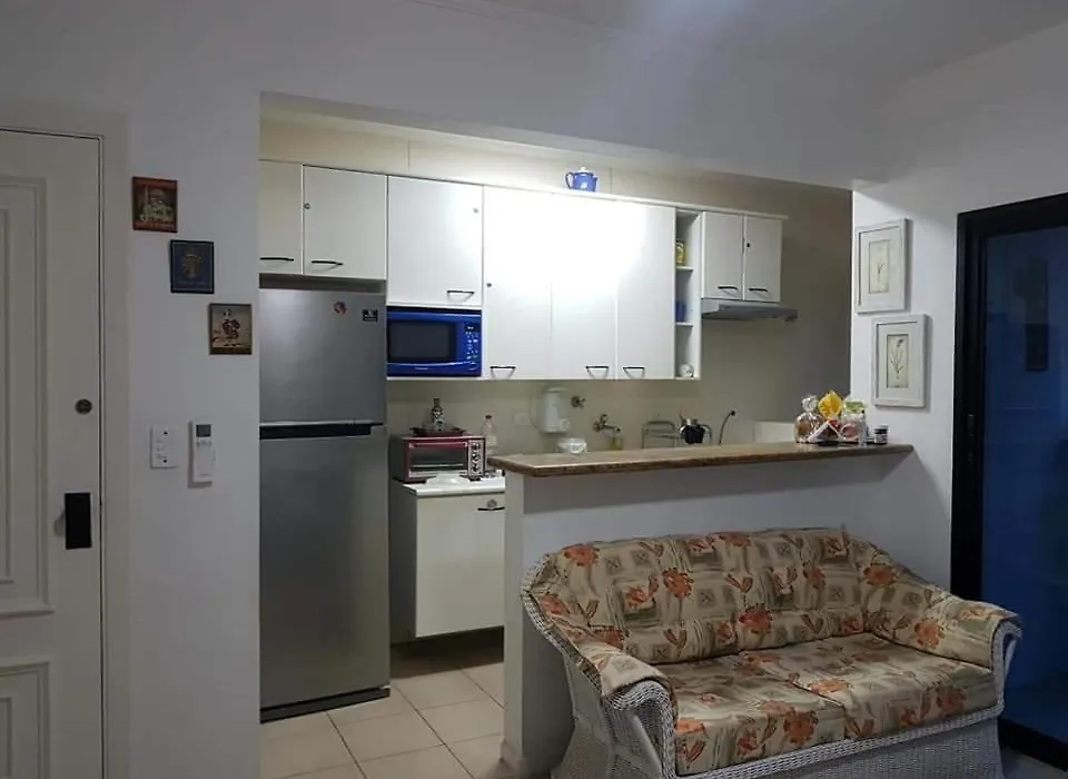 Flat 2 dormitórios - 1 quadra da praia - Pitangueiras / Guarujá-1